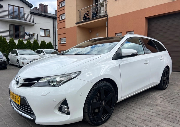 Toyota Auris cena 46500 przebieg: 218000, rok produkcji 2013 z Jedwabne małe 466